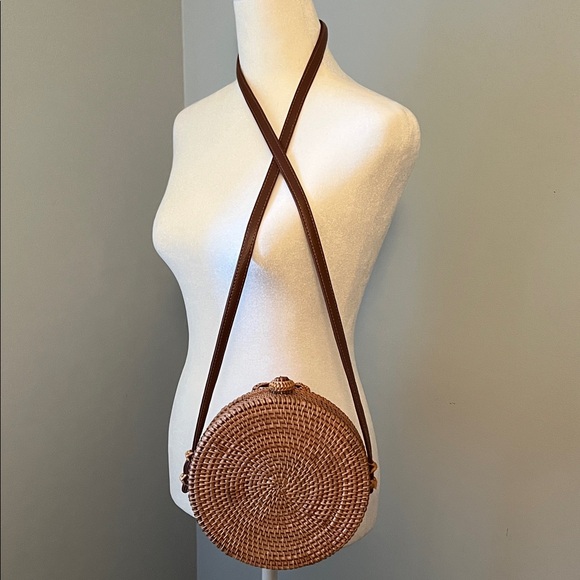 Lulus Braided Rattan Crossbody Bag - Picture 7 of 12